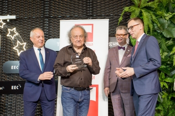 Józef Skrzek podczas wręczenia tytułu 