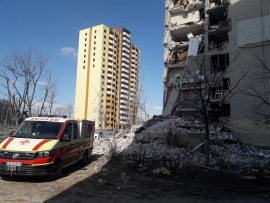 Czernihów, budynki uszkodzone w wyniku ataku lotniczego. Fot. Rada Najwyższa Ukrainy