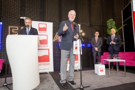 Jan Olbrycht podczas ceremonii przyznania tytułu Promotor Polski. Fot. KAKA.media