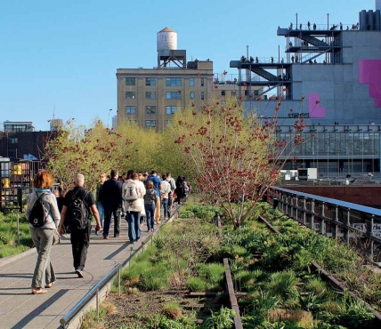 Spacer po High Line z widokiem na Whitney Museum/Fot. fotolia.com