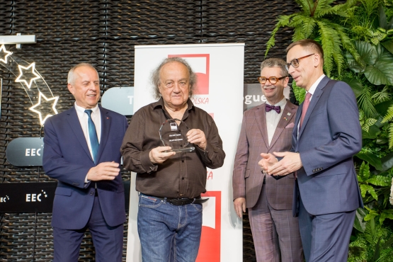Józef Skrzek podczas wręczenia tytułu 